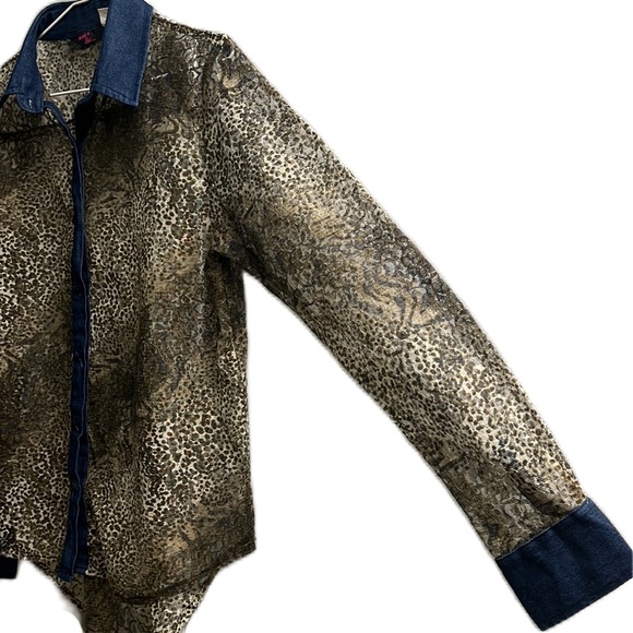 What’s Hot, Collar, Button Down, Long Sleeve Top, Multi, Size Medium - Picture 4 of 8